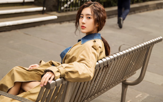 黄仁勋建议年轻人：必须尽快学会正确使用AI